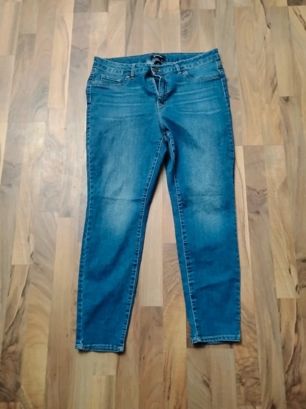 d. jeans Women's Mid-Blue Cropped Skinny Jeans